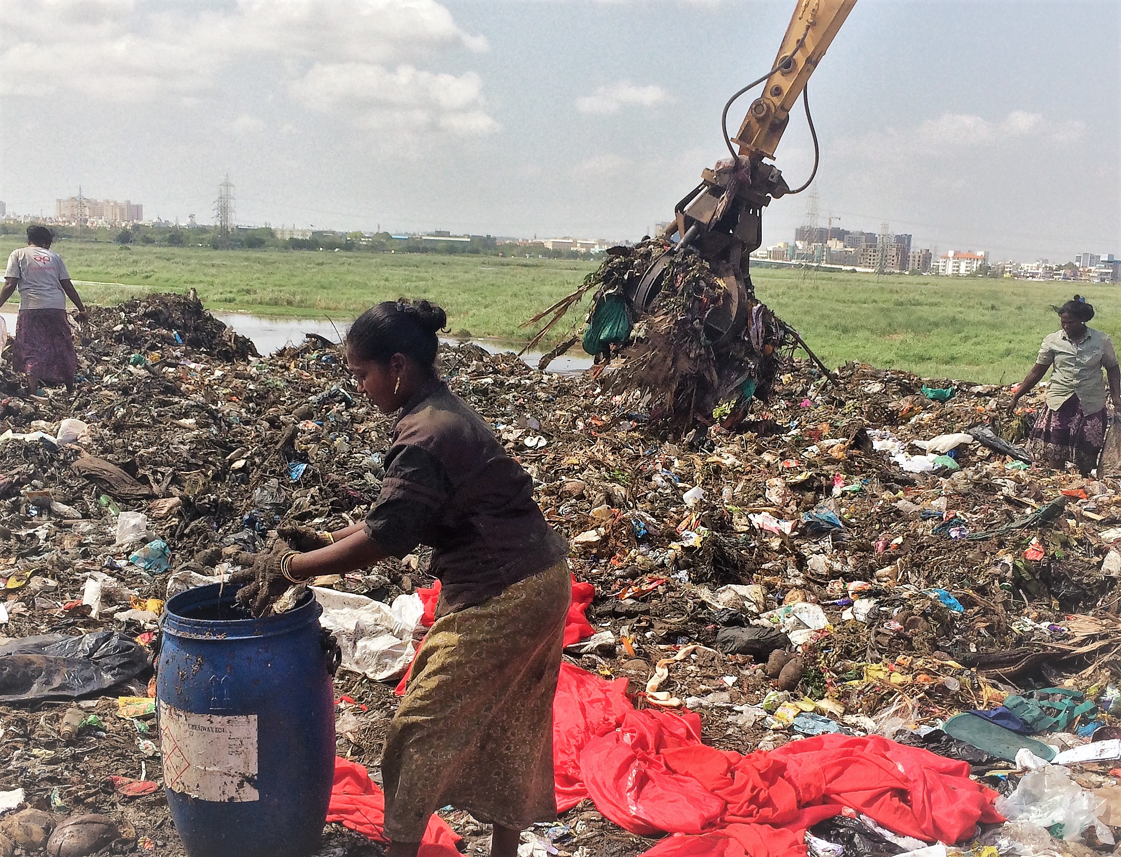 An open garbage dump in Chennai, India